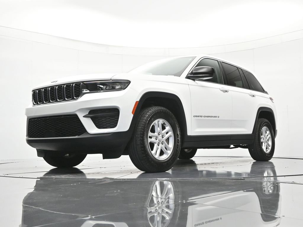 Used 2023 Jeep Grand Cherokee Laredo RWD image 35
