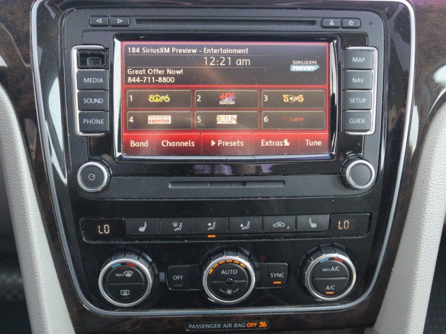 Used 2014 Volkswagen Passat 3.6 SEL Premium FWD image 22