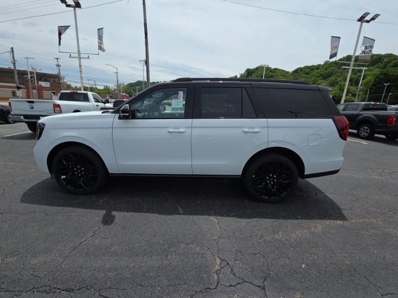 New 2026 Ford Expedition Platinum w/ Stealth Performance Package AWD/4WD image 4