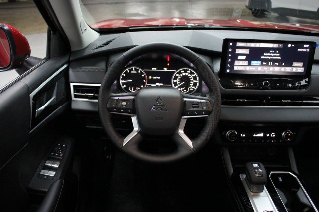 New 2026 Mitsubishi Outlander SE image 21