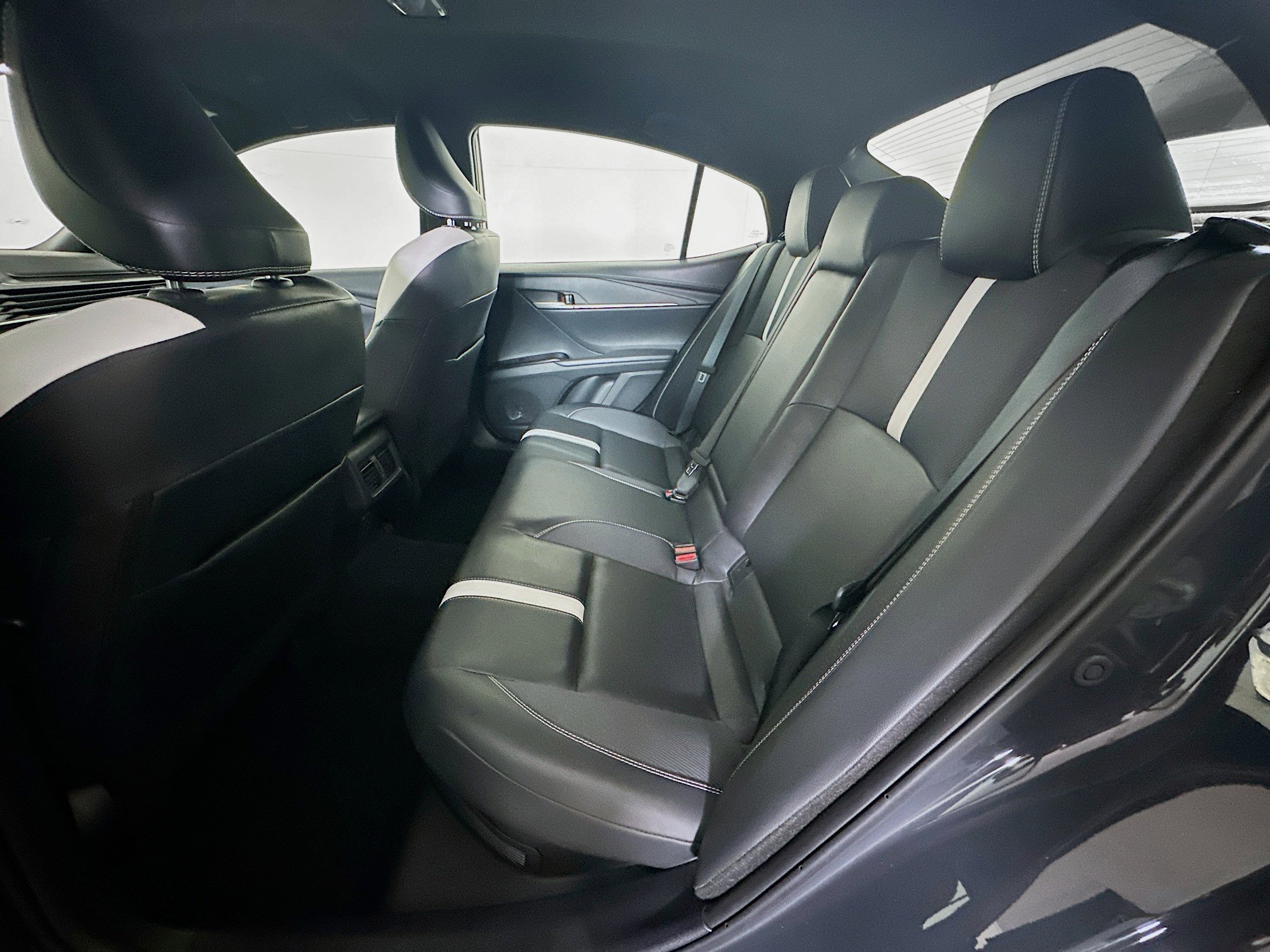 Used 2025 Toyota Camry SE image 29