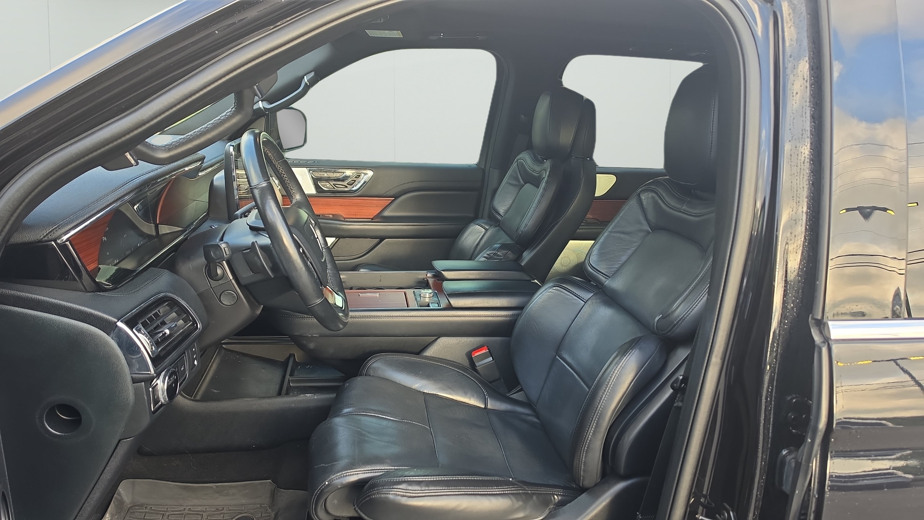 Used 2021 Lincoln Navigator Reserve w/ Luxury Package RWD image 9