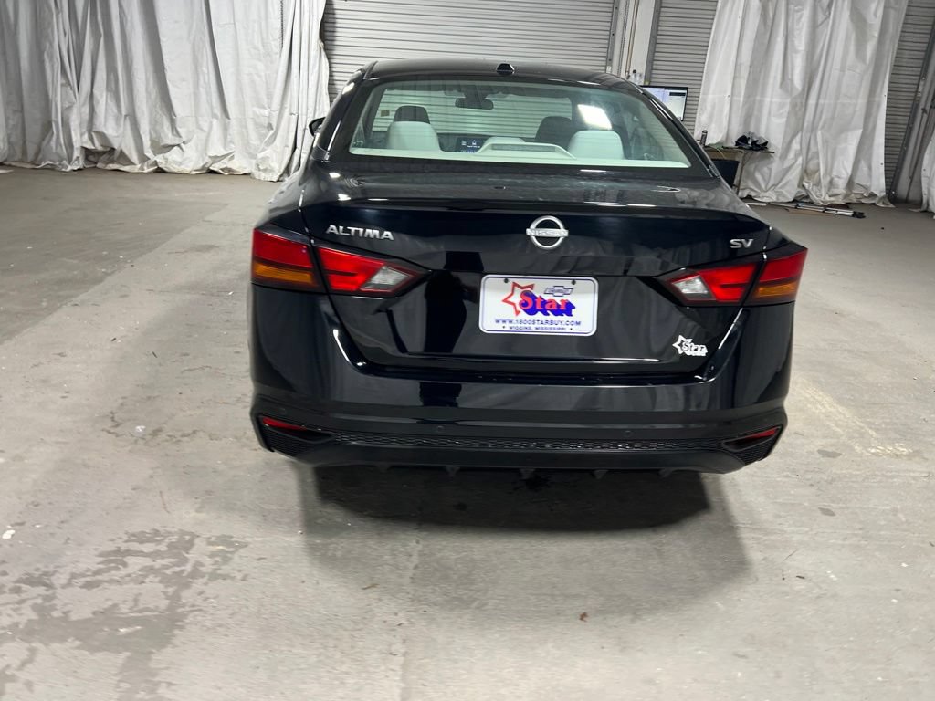 Used 2024 Nissan Altima 2.5 SV FWD image 6
