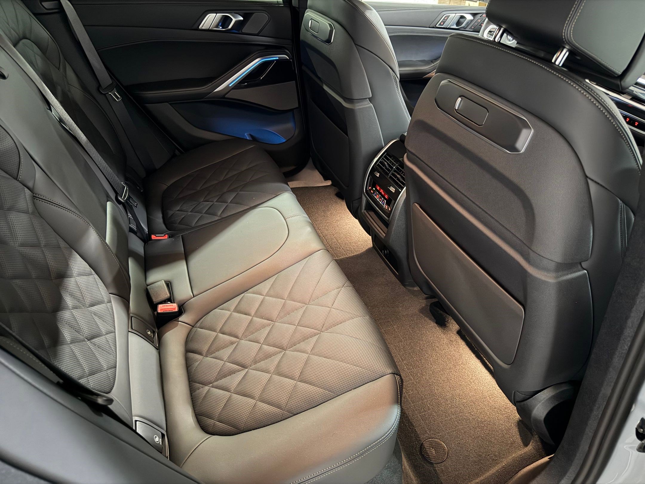Used 2026 BMW X6 xDrive40i w/ Climate Comfort Package AWD/4WD image 44