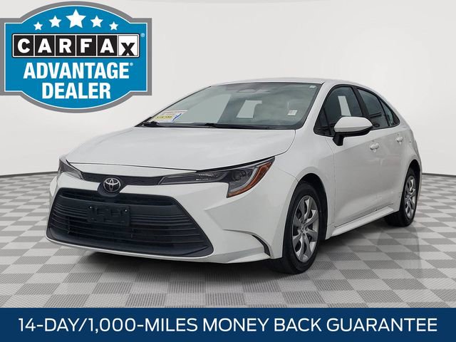Used 2023 Toyota Corolla LE image 3