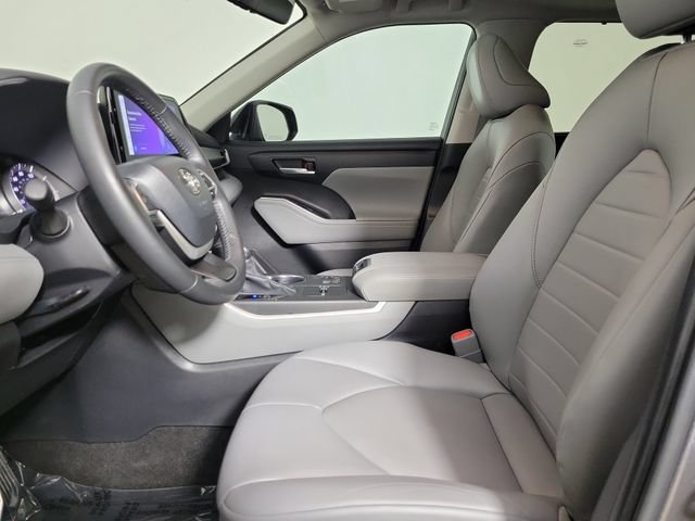 Used 2023 Toyota Highlander XLE FWD image 21