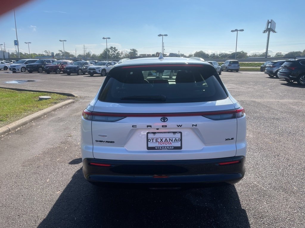 New 2025 Toyota Crown Signia image 6