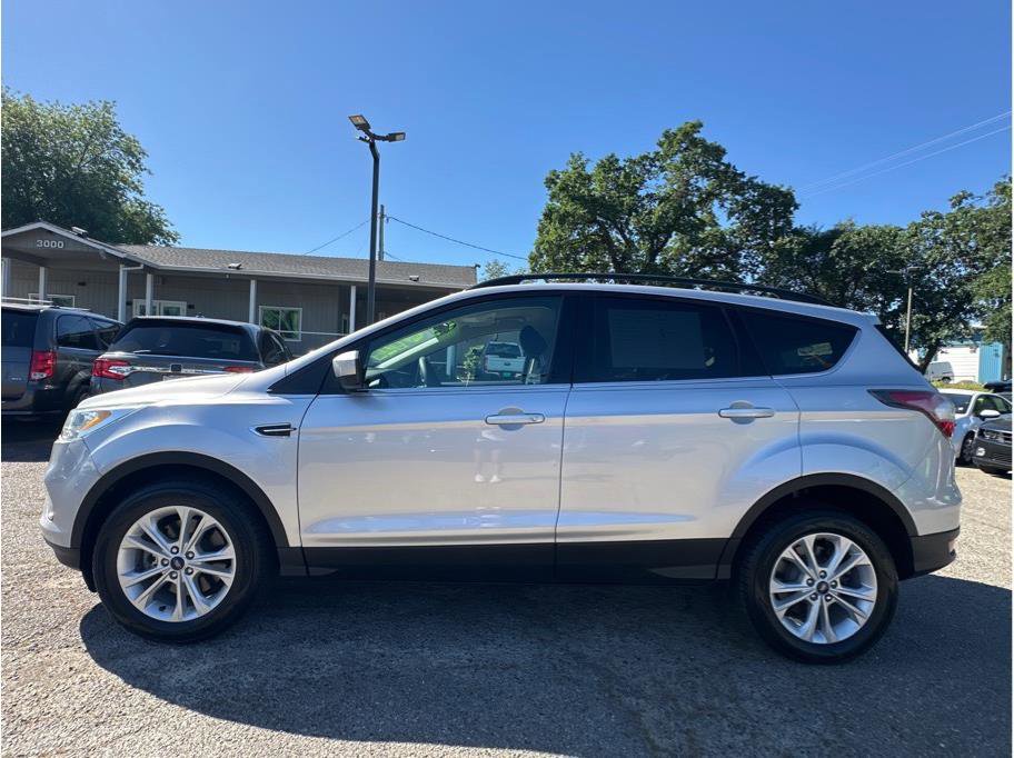 Used 2017 Ford Escape SE w/ Equipment Group 201A AWD/4WD image 4