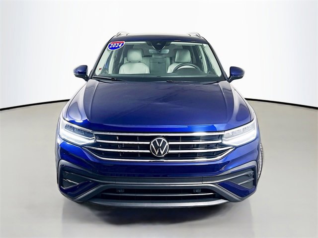 Used 2024 Volkswagen Tiguan SE image 2