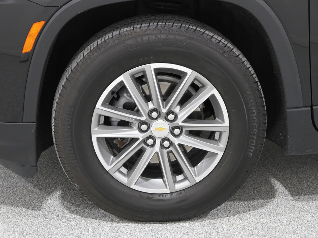 Used 2023 Chevrolet Traverse LT image 24