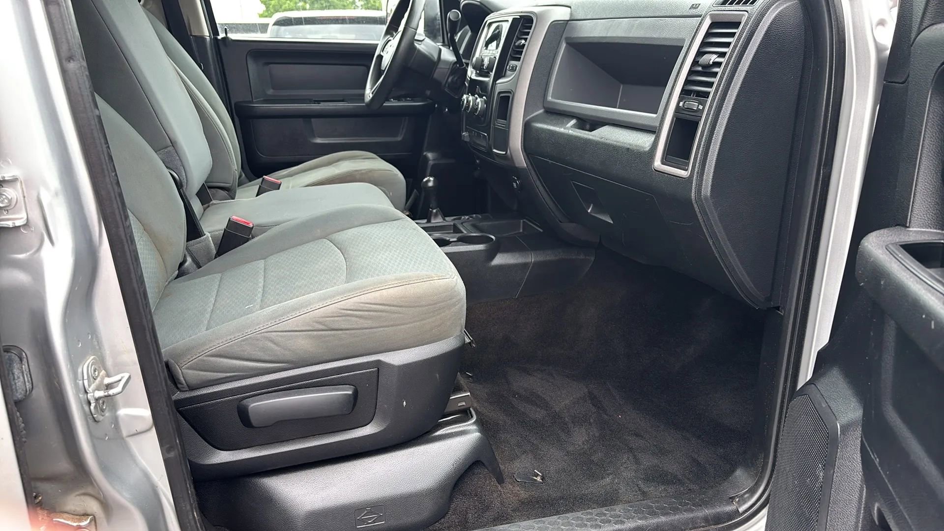 Used 2014 RAM 3500 Tradesman w/ Chrome Appearance Group image 15