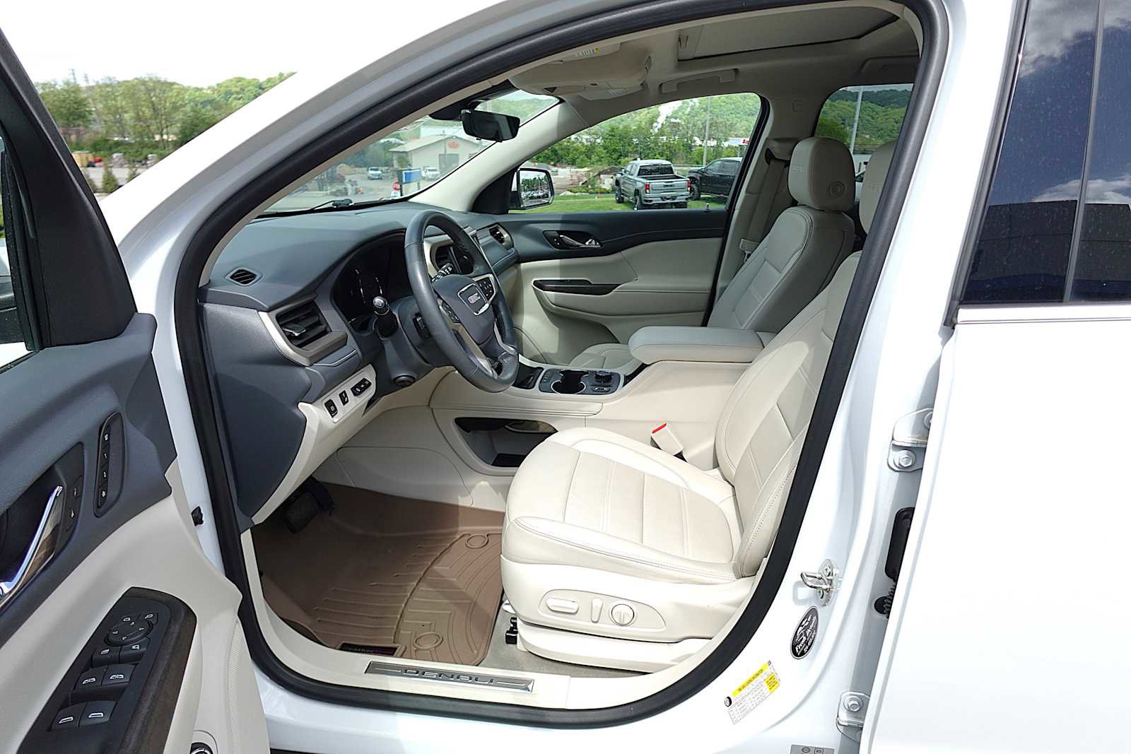 Used 2023 GMC Acadia Denali w/ Denali Ultimate Package AWD/4WD image 12