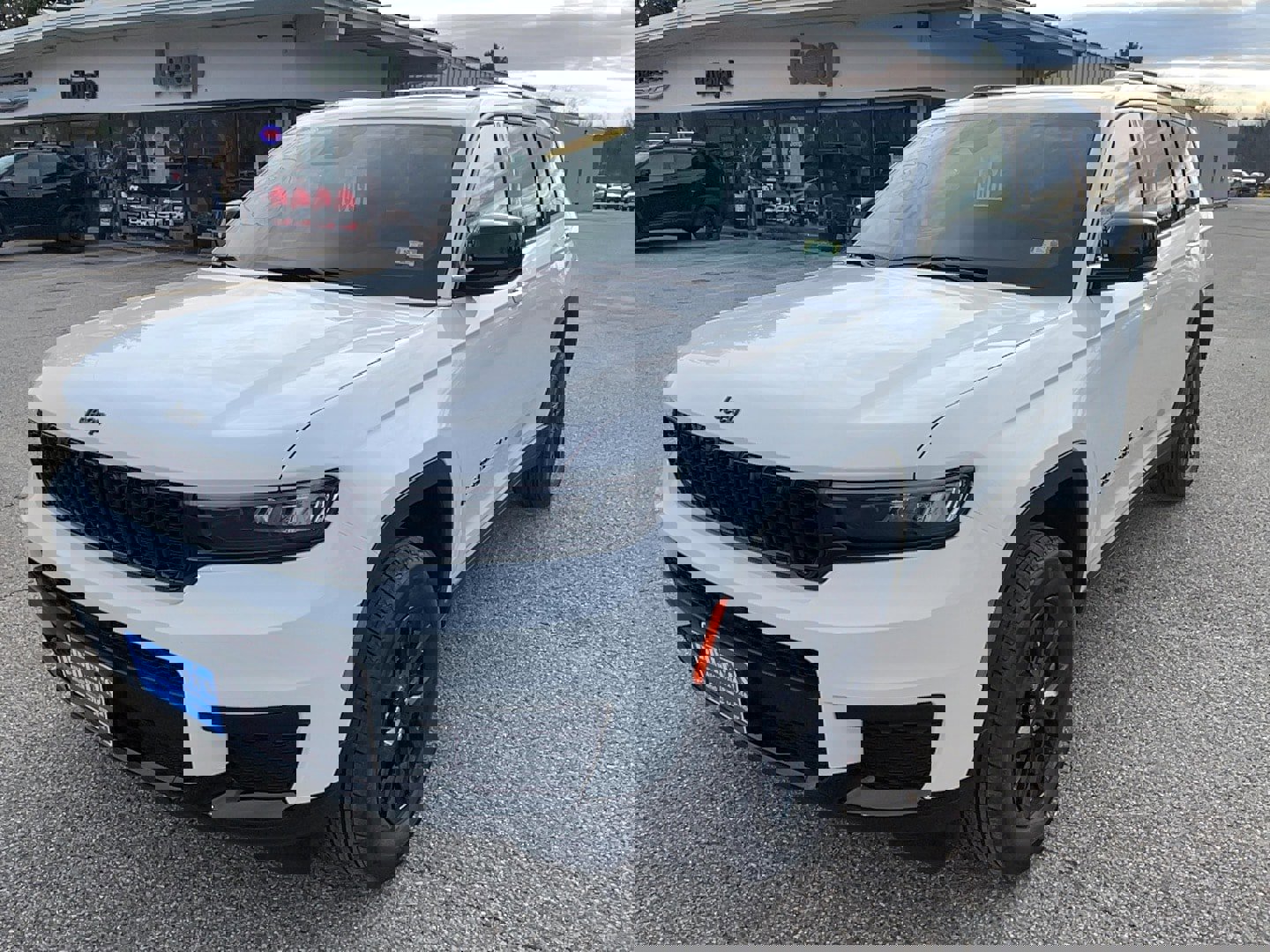 New 2025 Jeep Grand Cherokee L Altitude image 1