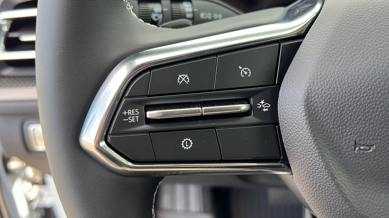 New 2026 Chevrolet Traverse LT w/ Midnight/Sport Edition image 25