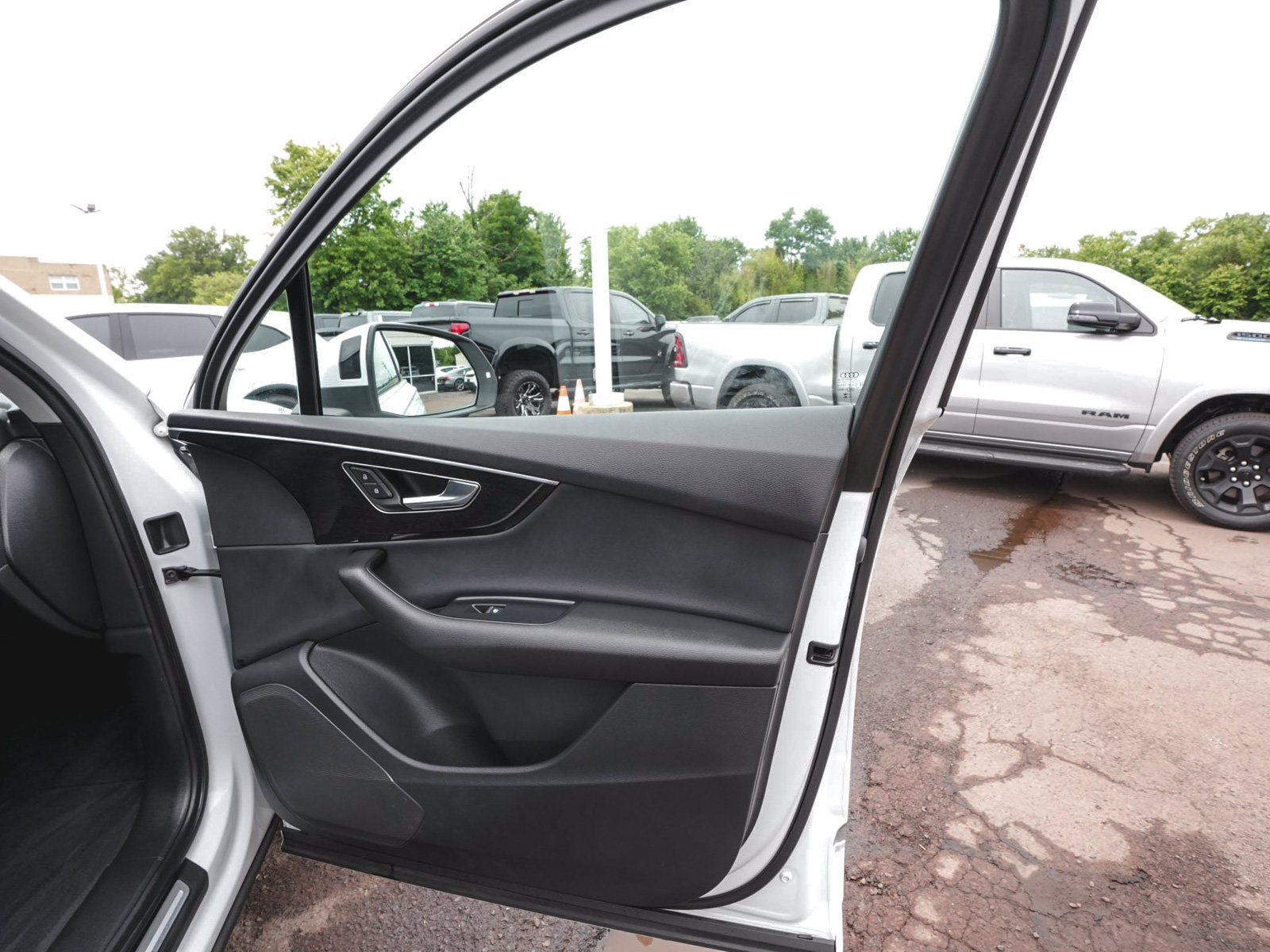 Used 2023 Audi Q7 3.0T Premium w/ Convenience Package AWD/4WD image 14