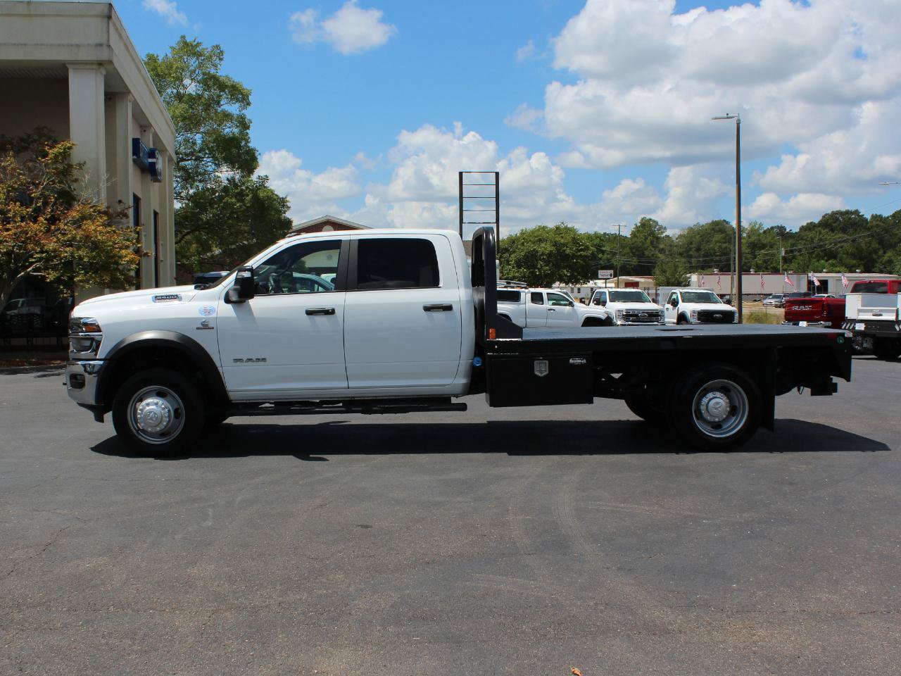 Used 2025 RAM 5500 4x4 Crew Cab image 11