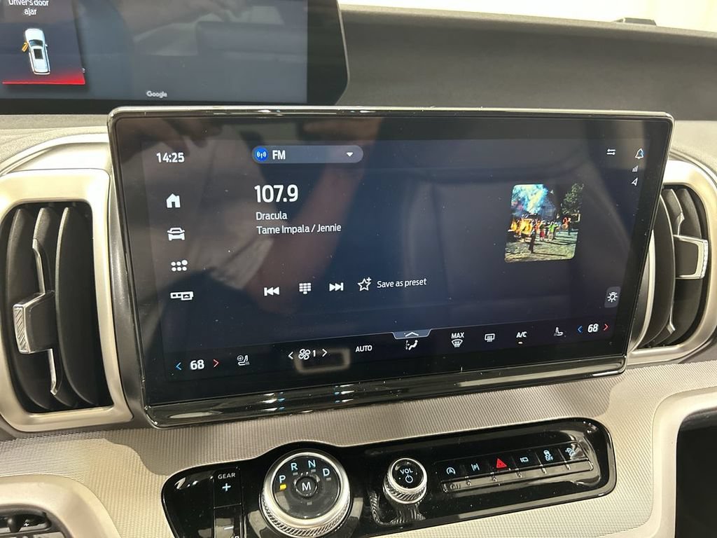 Used 2025 Ford Expedition Active AWD/4WD image 14