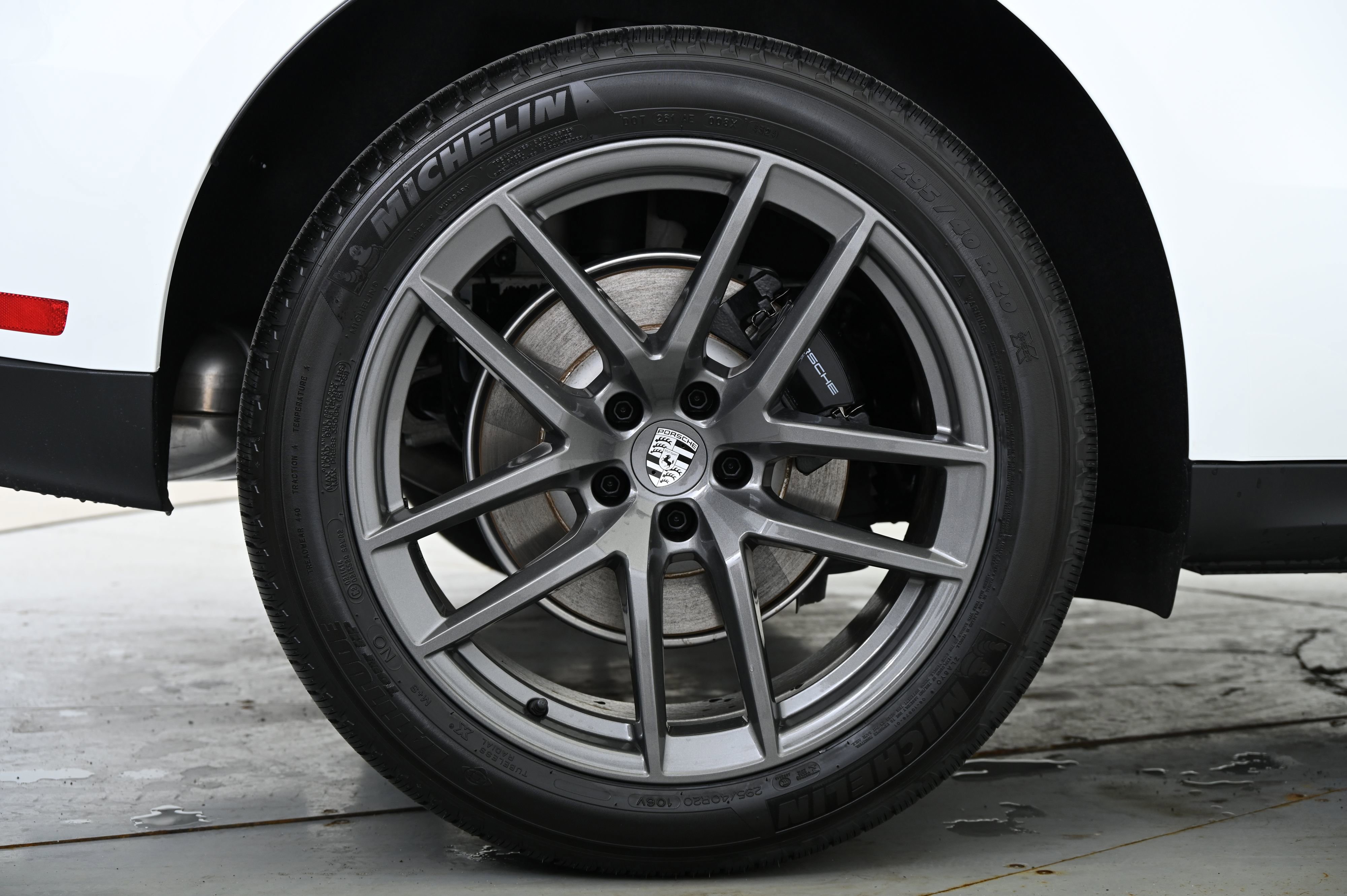 Certified 2025 Porsche Macan image 17