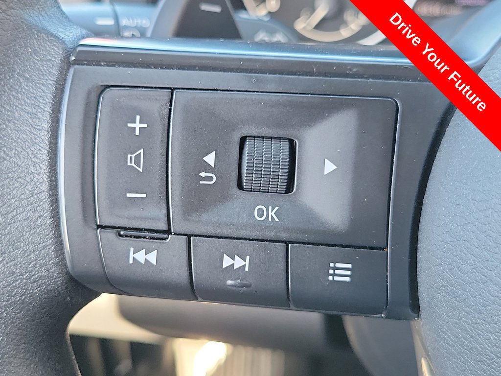 Used 2025 Nissan Pathfinder S FWD image 5