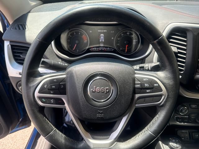 Used 2017 Jeep Cherokee Trailhawk w/ Comfort/Convenience Group AWD/4WD image 11