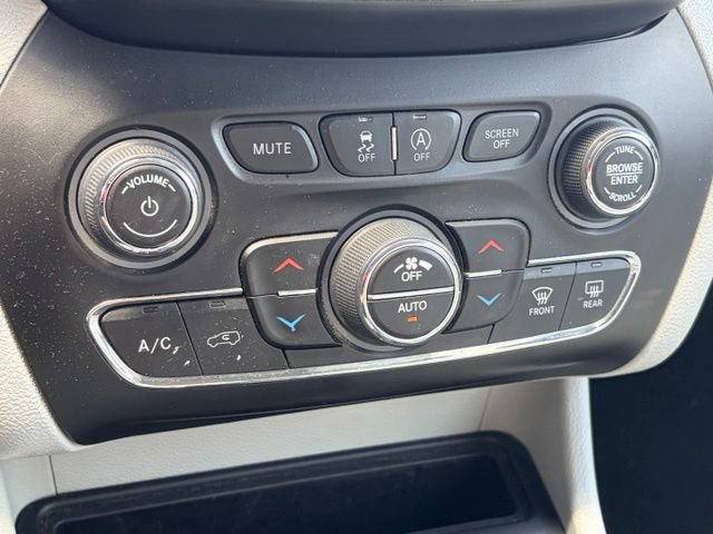 Used 2020 Jeep Cherokee Limited FWD image 9