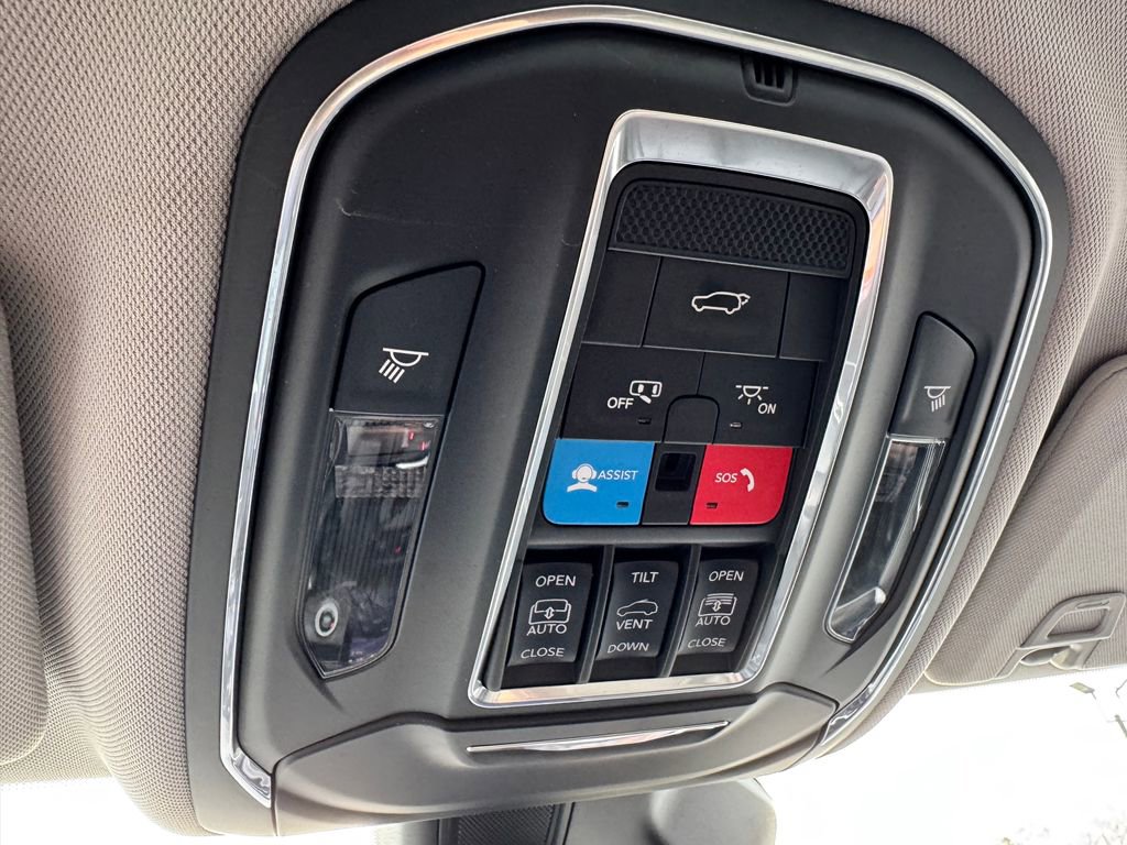 Used 2023 Jeep Grand Cherokee L Limited image 30