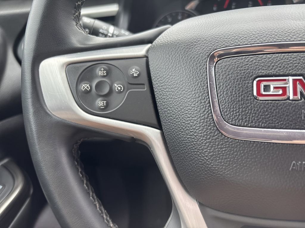 Used 2023 GMC Acadia SLT image 32