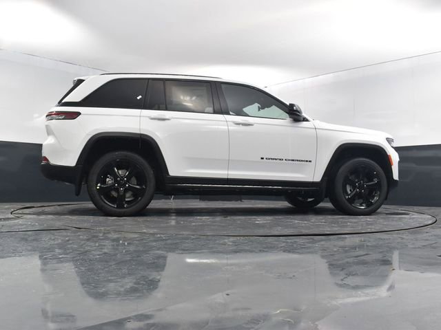 New 2025 Jeep Grand Cherokee Altitude w/ Trailer Tow Package AWD/4WD image 54