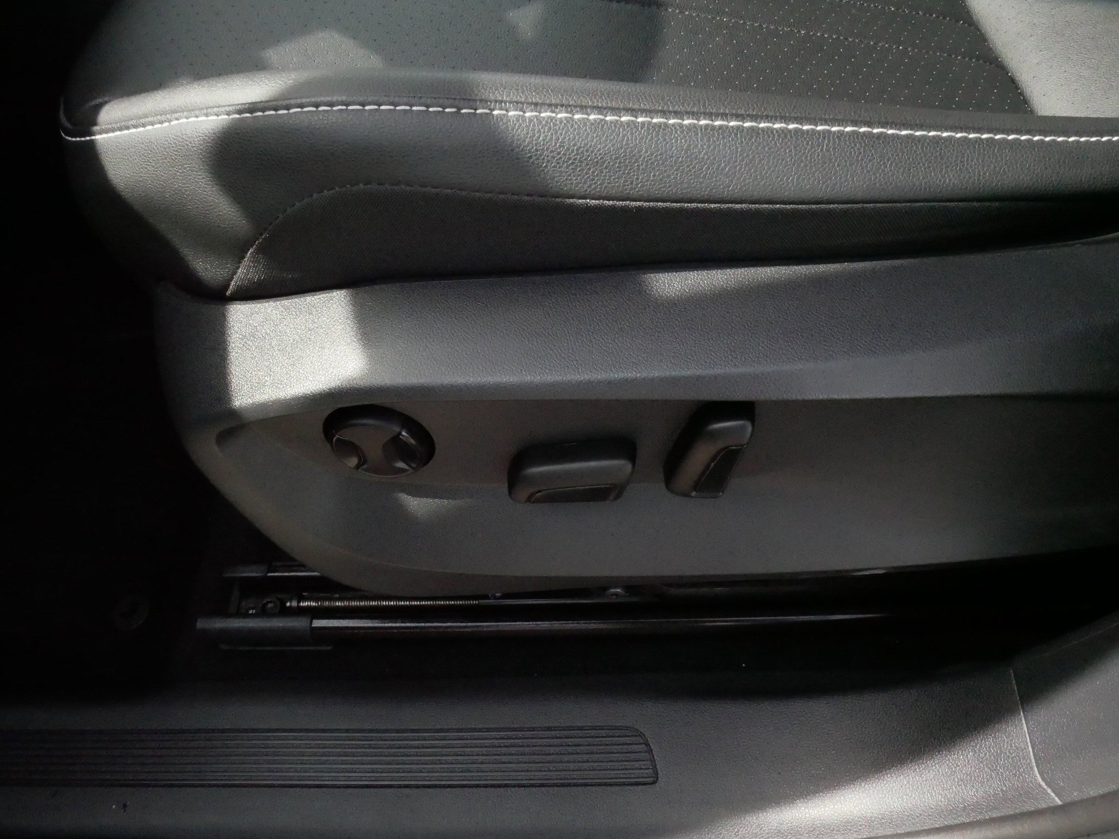 Certified 2023 Volkswagen Tiguan SE w/ Panoramic Sunroof Package image 20