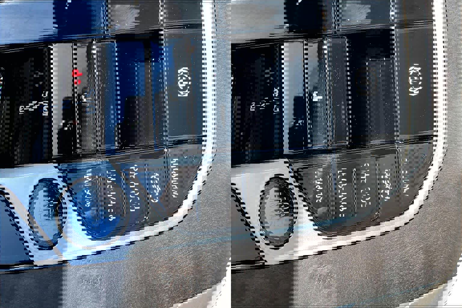 Certified 2025 BMW X7 xDrive40i w/ Executive Package image 36