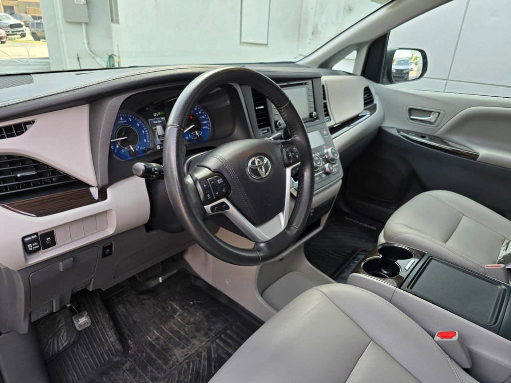 Used 2020 Toyota Sienna XLE image 8