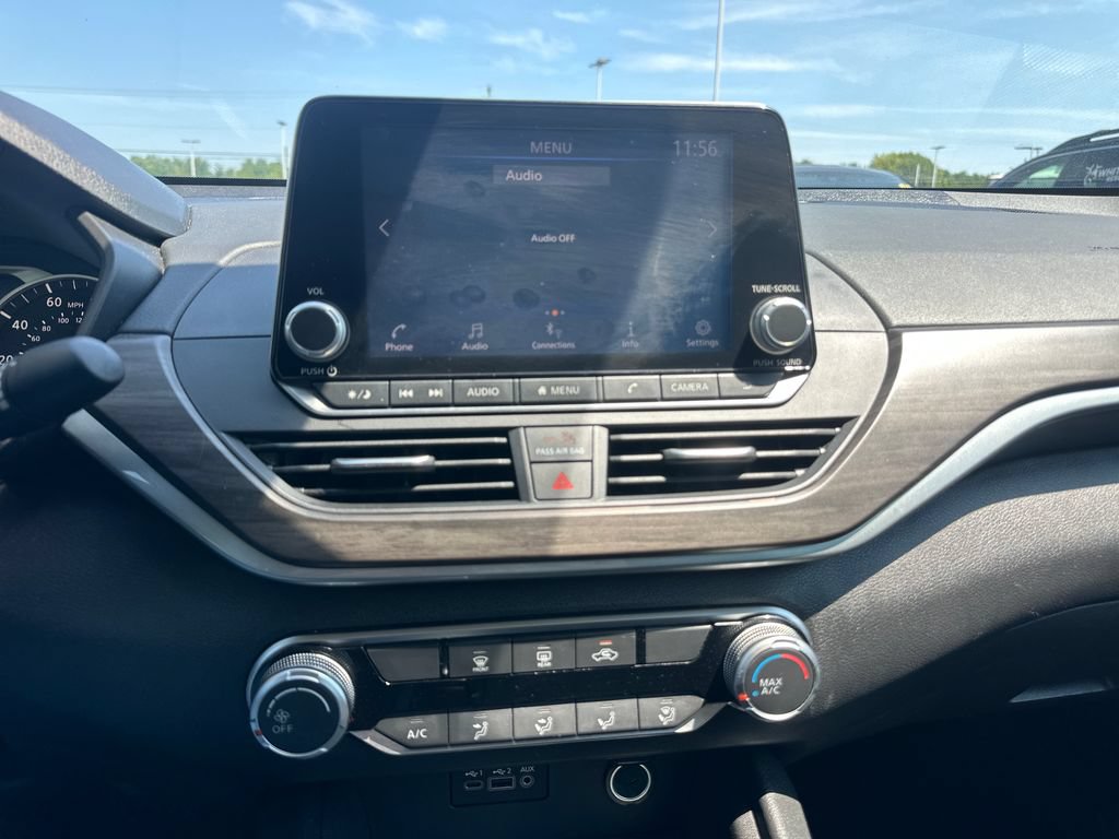 Used 2025 Nissan Altima 2.5 SV FWD image 13