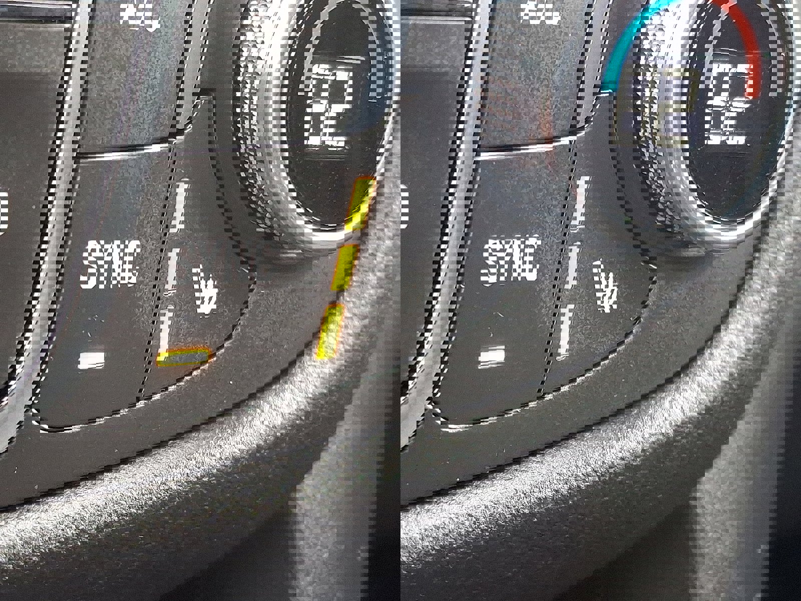 Used 2021 Chevrolet Equinox LT image 25