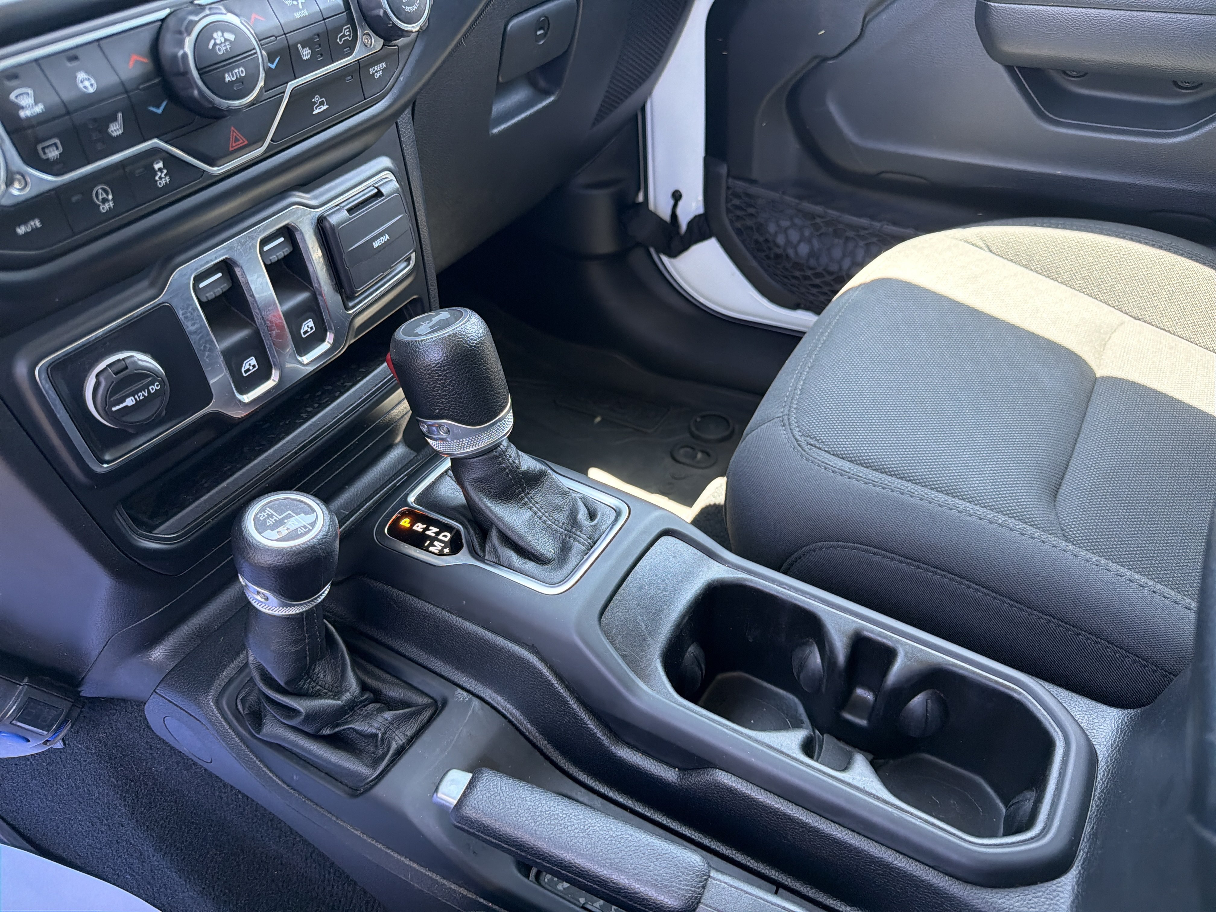 Used 2022 Jeep Wrangler Sport AWD/4WD image 17