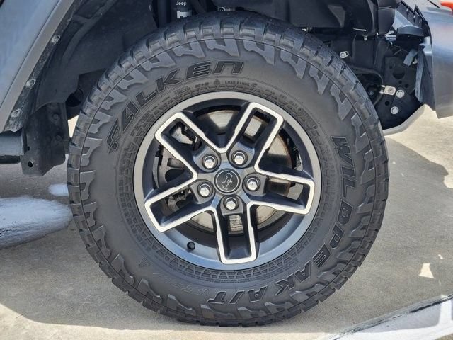 Used 2024 Jeep Gladiator Mojave w/ Convenience Group AWD/4WD image 10