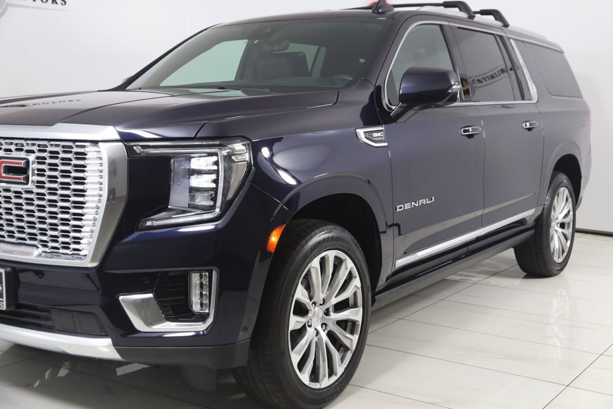 Used 2023 GMC Yukon XL Denali w/ Advanced Technology Package AWD/4WD image 59