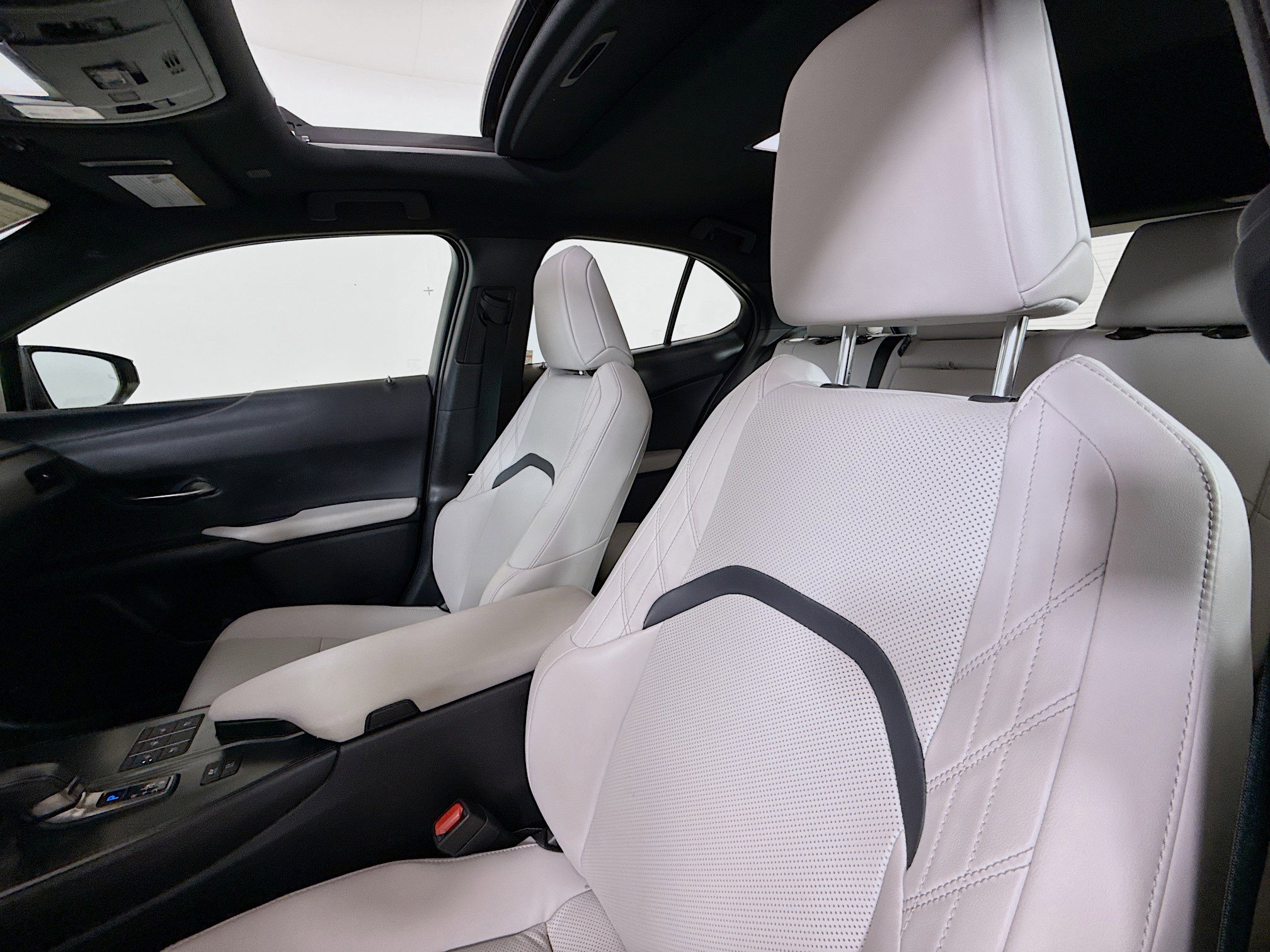 Used 2025 Lexus UX 300h AWD w/ Accessory Package (Z1) image 11