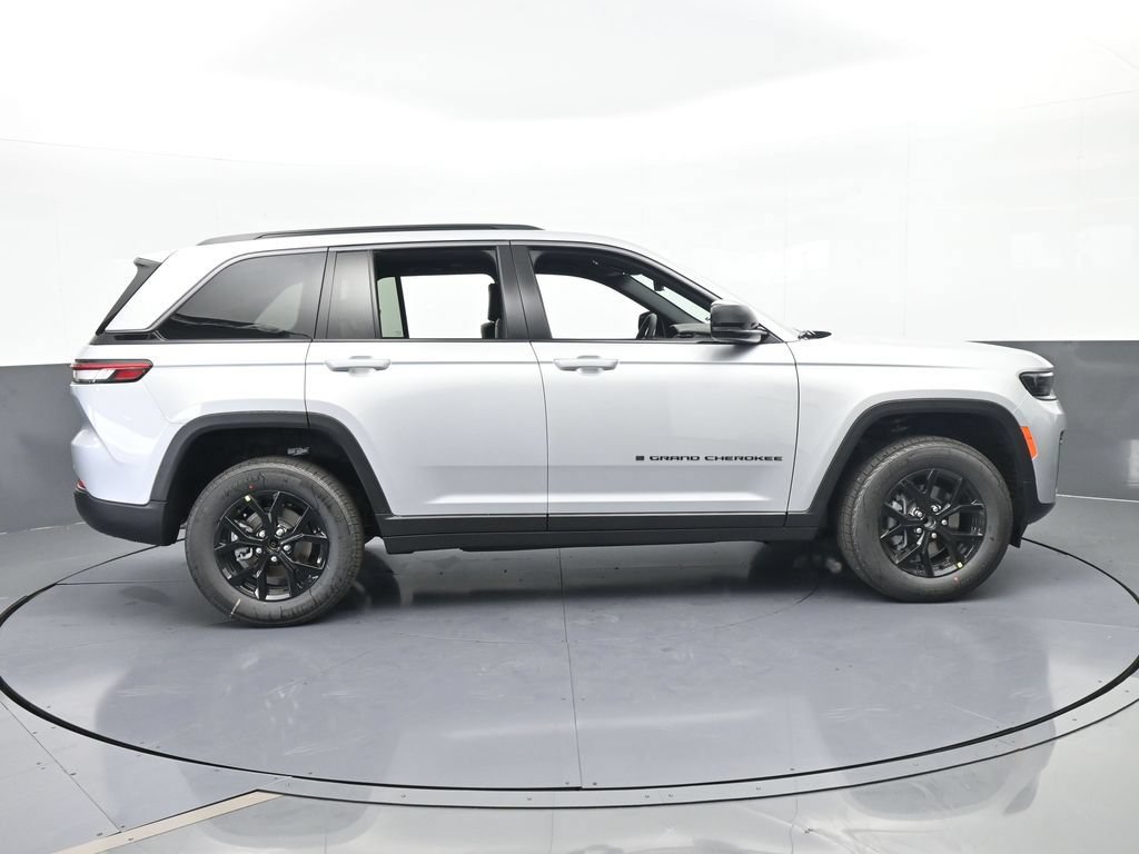 New 2026 Jeep Grand Cherokee Altitude RWD image 7