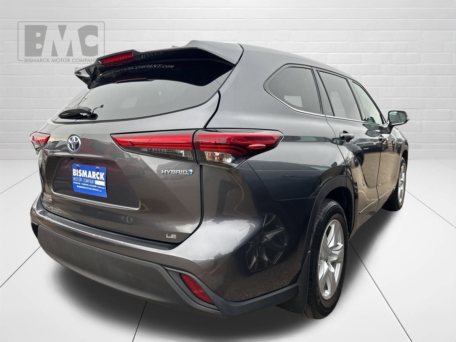Used 2021 Toyota Highlander LE image 3