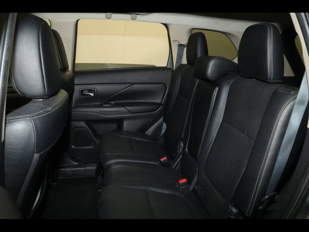 Used 2016 Mitsubishi Outlander SEL AWD/4WD image 14