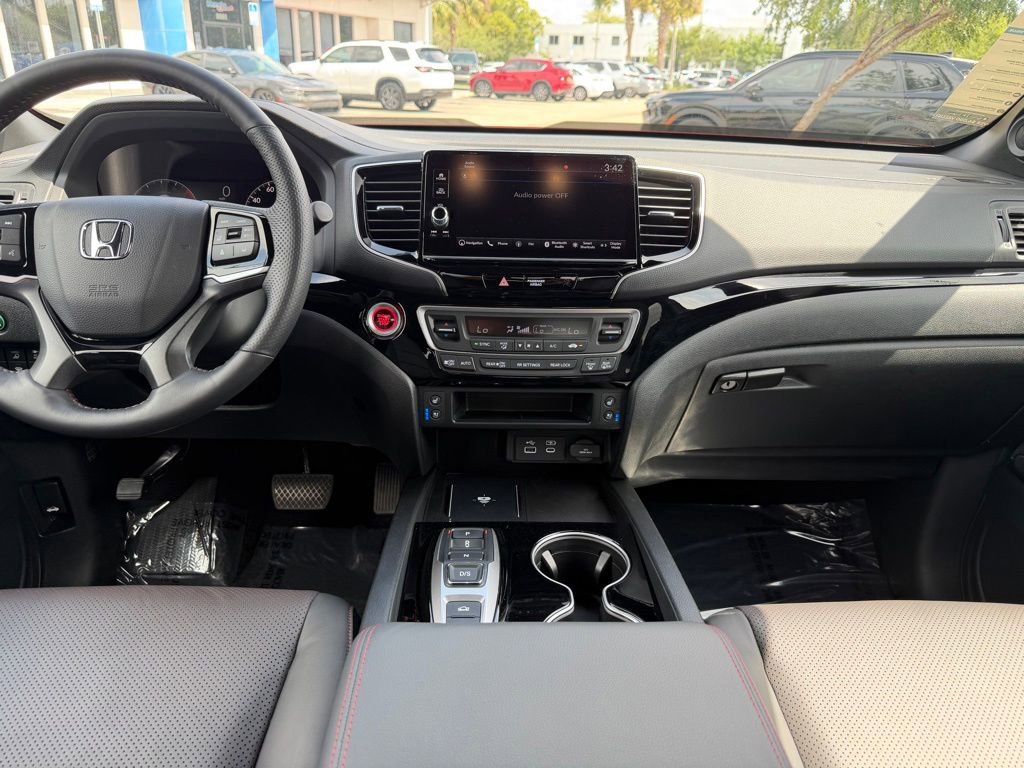 Used 2025 Honda Ridgeline Black Edition image 11