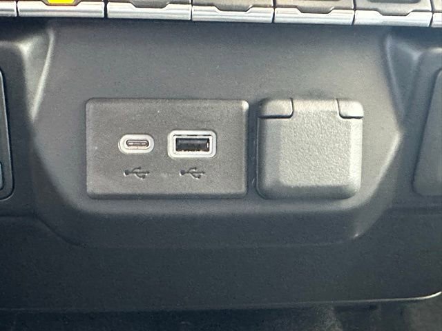 Used 2021 Chevrolet Silverado 1500 LT AWD/4WD image 38