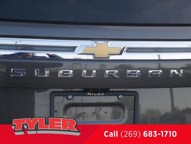 Used 2021 Chevrolet Suburban Premier w/ Premium Package AWD/4WD image 15