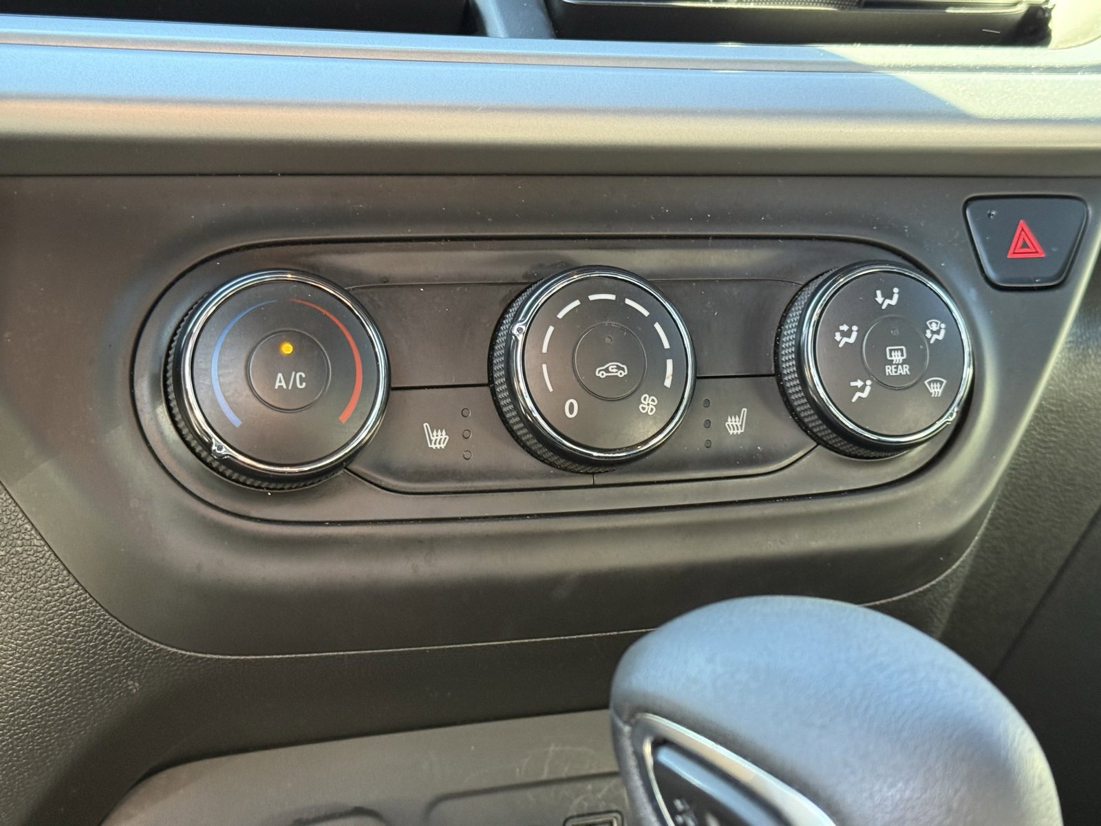 Used 2024 Chevrolet Trax RS w/ Sunroof Package image 21