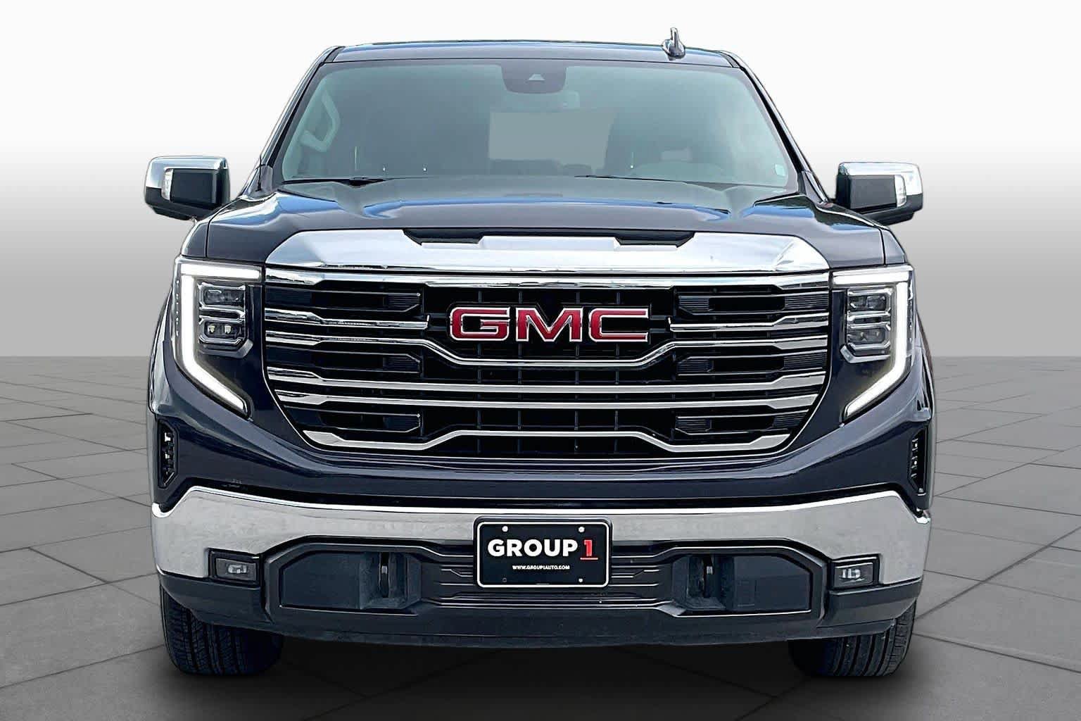 Used 2025 GMC Sierra 1500 SLT AWD/4WD image 4