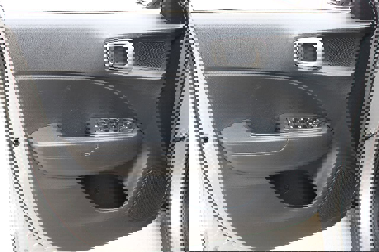 Used 2024 Hyundai Venue SEL image 20