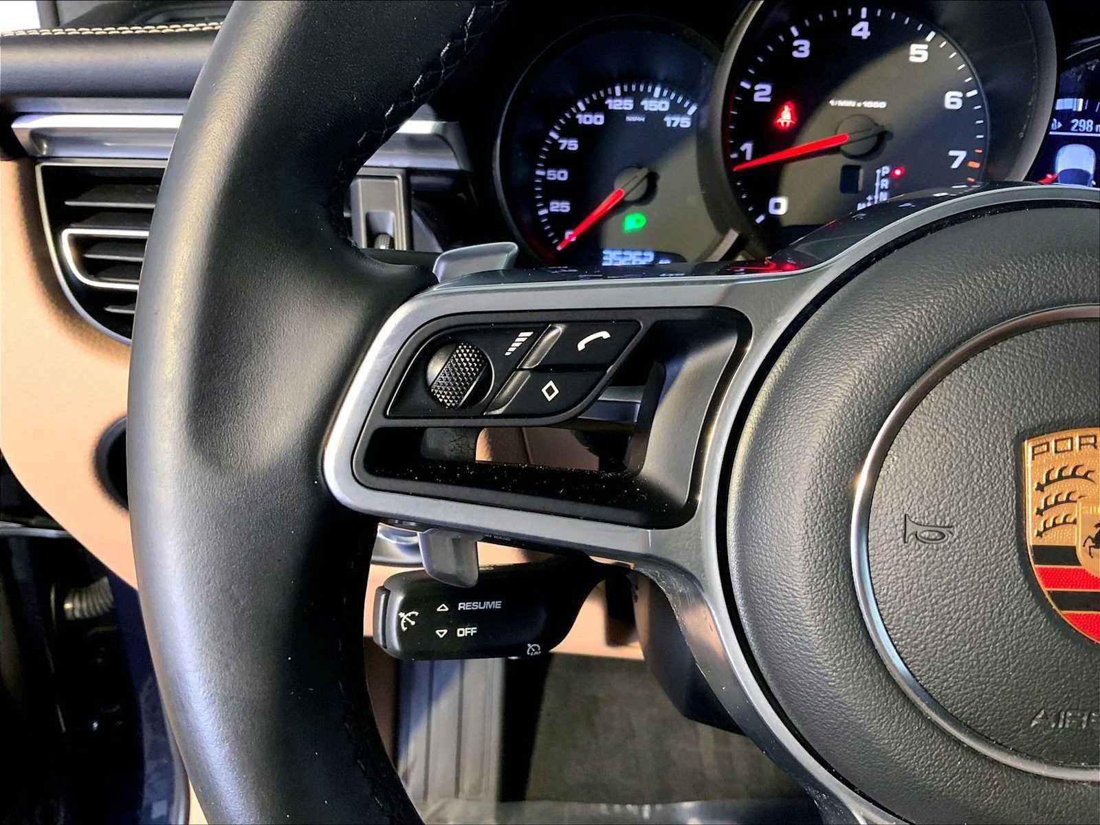 Certified 2020 Porsche Macan AWD/4WD image 27