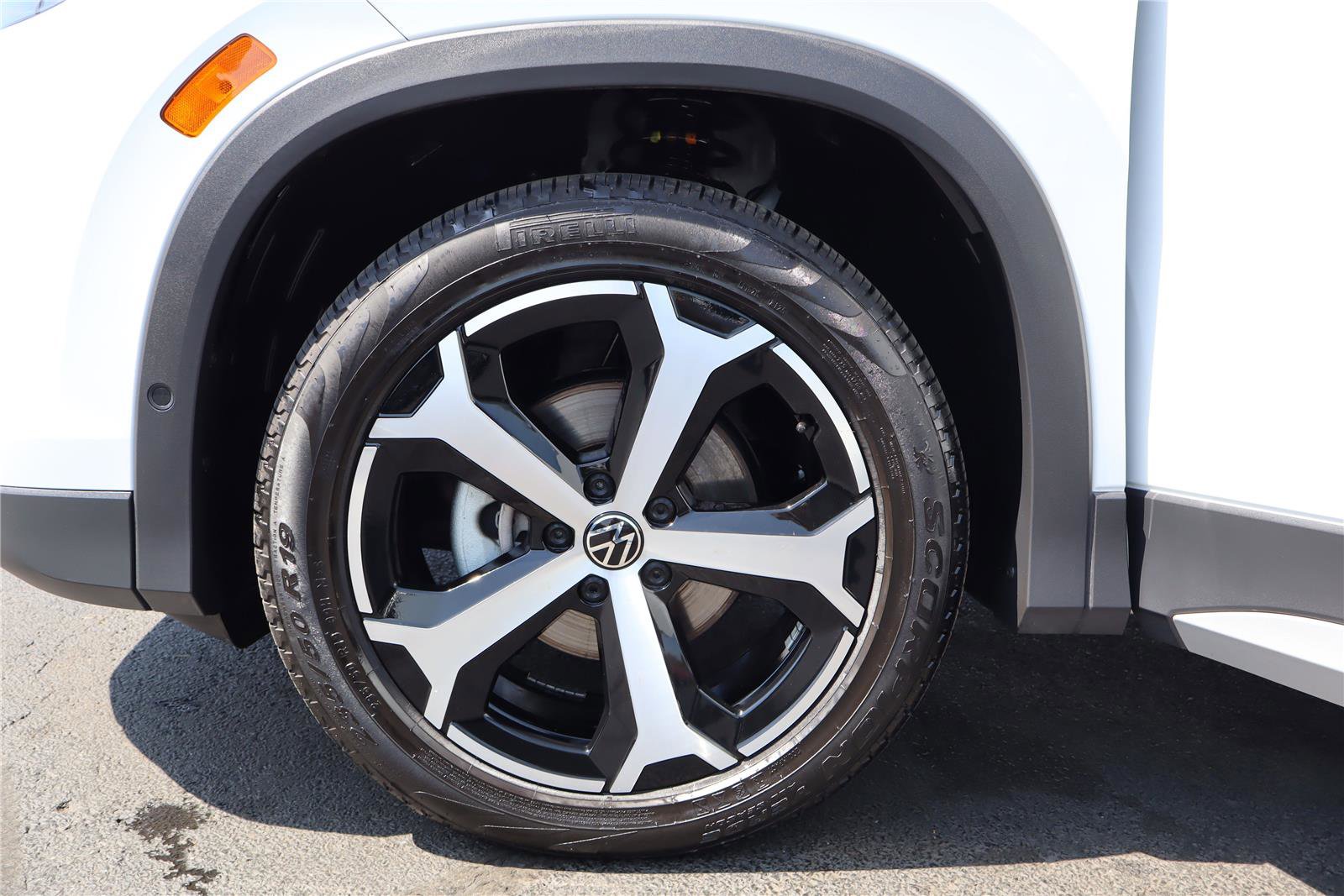 Used 2025 Volkswagen Tiguan SE image 11