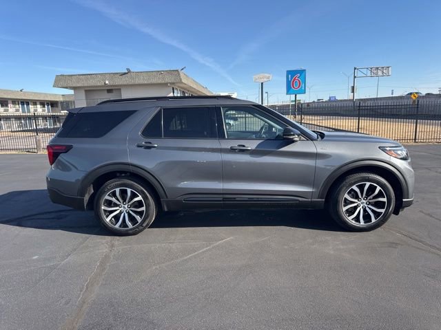 Used 2025 Ford Explorer ST-Line image 2