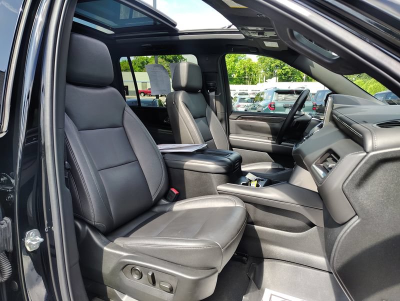 Used 2024 Chevrolet Suburban Z71 w/ Luxury Package AWD/4WD image 28